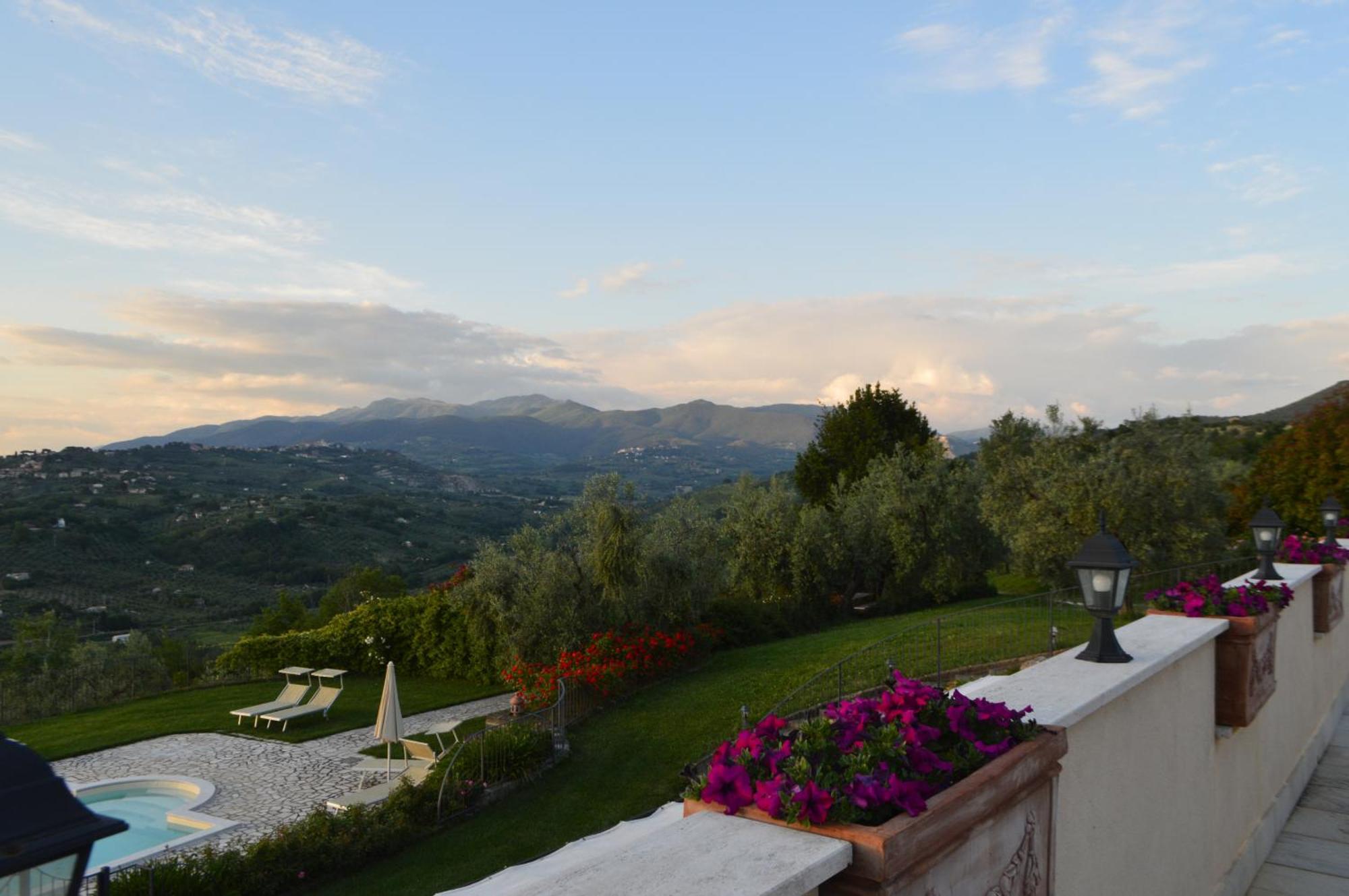 Villa Collebelvedere - Near Rome With Home Restaurant Fara in Sabina Extérieur photo